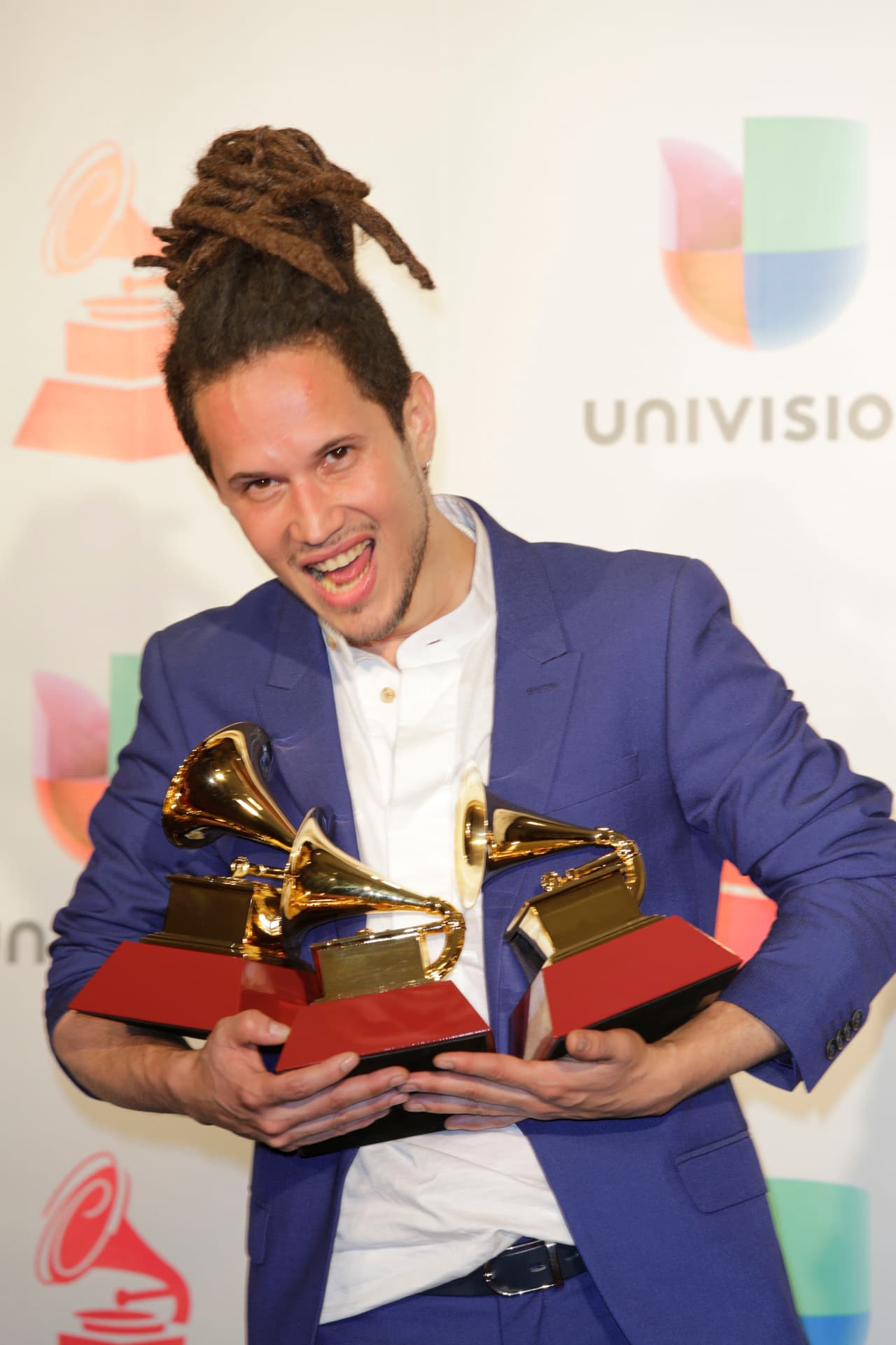 Vicente García prepara el estreno de su nuevo material discográfico luego de su éxito en la edición 2017 de los Latin GRAMMY. Ahora promueve el sencillo Lomas de Cayenas a dueto con Juan Luis Guerra.