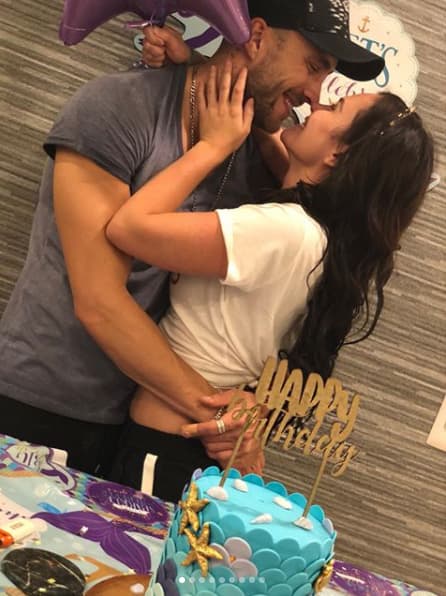 En la celebración, Laura se dejó consentir por su novio, el también actor Roberto Romano.