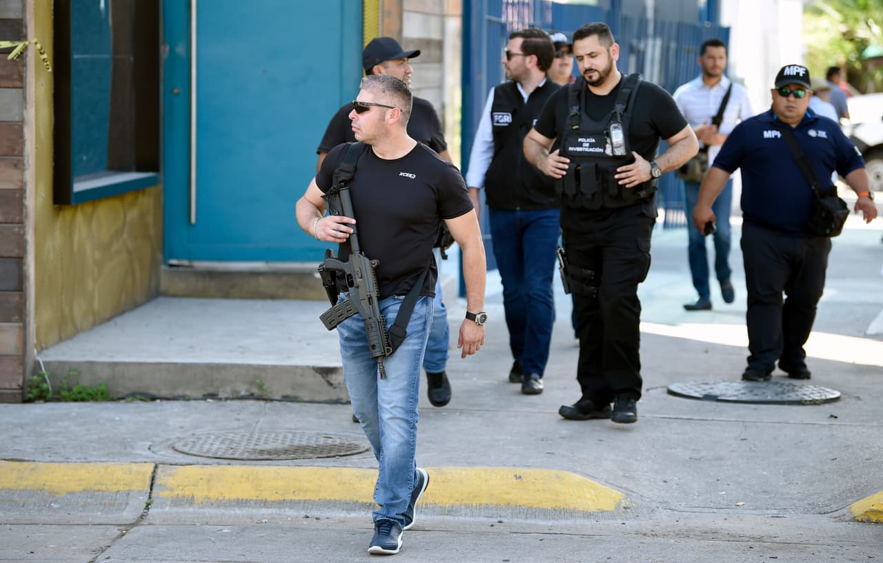 Guzmán López fue capturado en Culiacán por militares, pero las balaceras, bloqueos y secuestros de soldados doblegaron al gobierno. El presidente Andrés Manuel López Obrador ordenó que liberaran de inmediato al hijo de ‘El Chapo’ y solo así volvió la paz a la capital de Sinaloa.