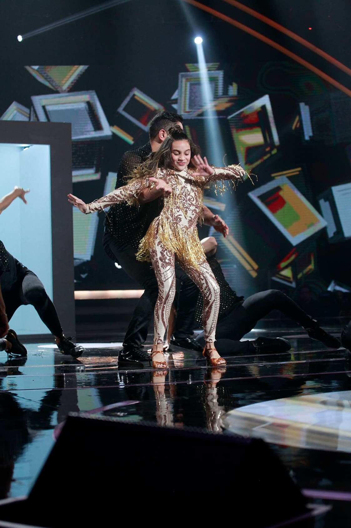 Cuando creímos que el resto de los jueces se sumarían a esta ola de dieces, Miguel Bosé se apresuró a decir que actuaría como Karol y no le pondría un 10 porque esperaba ver más de ella en el futuro.