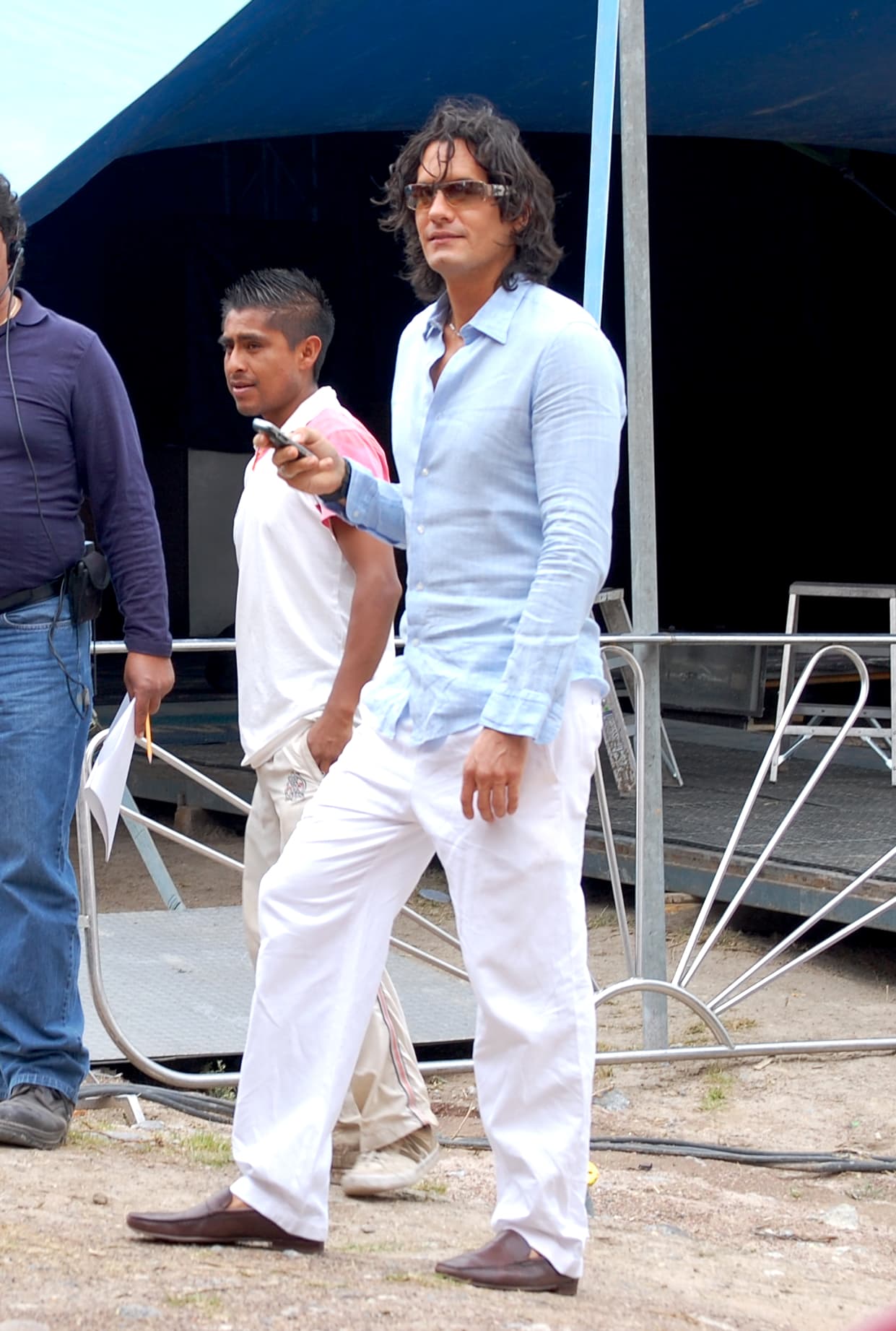 “A Mario Cimarro lo tuve que correr. No vino a grabar el sábado, no vino a grabar el domingo, siendo que actores como Ignacio López Tarso, gente de primera, vino a grabar, y él dejó abandonado el proyecto”, declaró Nathalie Lartilleux, en junio de 2010, al portal de Internet Esmas.