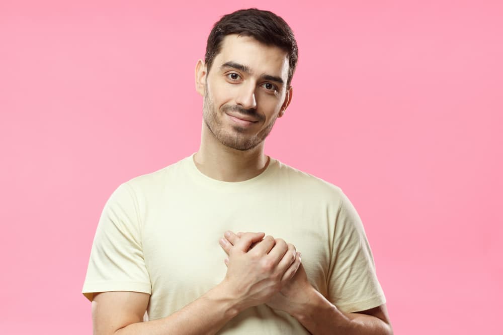 <b>Libra </b>
<br>¡Cuán feliz se siente esa pareja de Libra! El hermoso signo librano es diplomático y circunspecto, elegante, educado, romántico y fácil de tratar, sociable, idealista, pacificador, justo y equitativo, amante de la belleza y la armonía, una verdadera delicia para tratar, compartir socialmente, disfrutar una velada y ¿qué decir a la hora del amor? ¡Sencillamente encantador o encantadora!