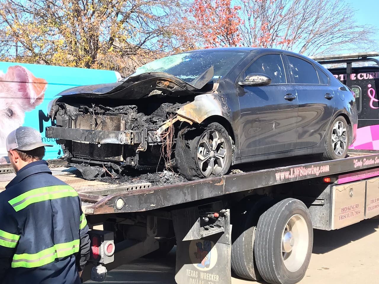 Las autoridades dijeron que el incidente esta siendo investigado por el Departamento de Bomberos y la policía de la ciudad, pero que no tienen información que compartir al momento por lo que se desconoce quién pudo vandalizar la casa de Crawford. 
<br>