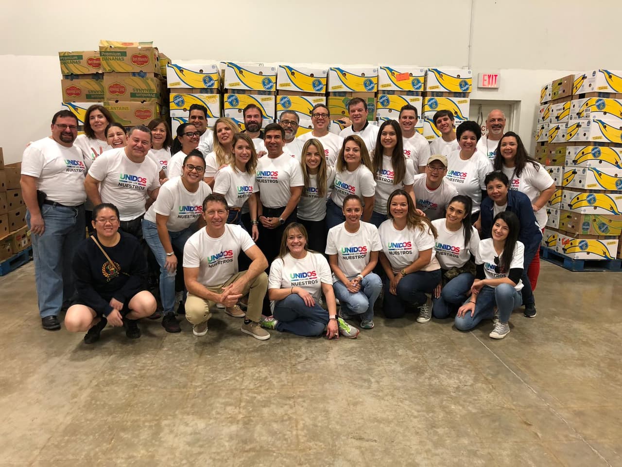 Empleados de Univision en Miami en el banco de alimentos Feeding South Florida.
<br>