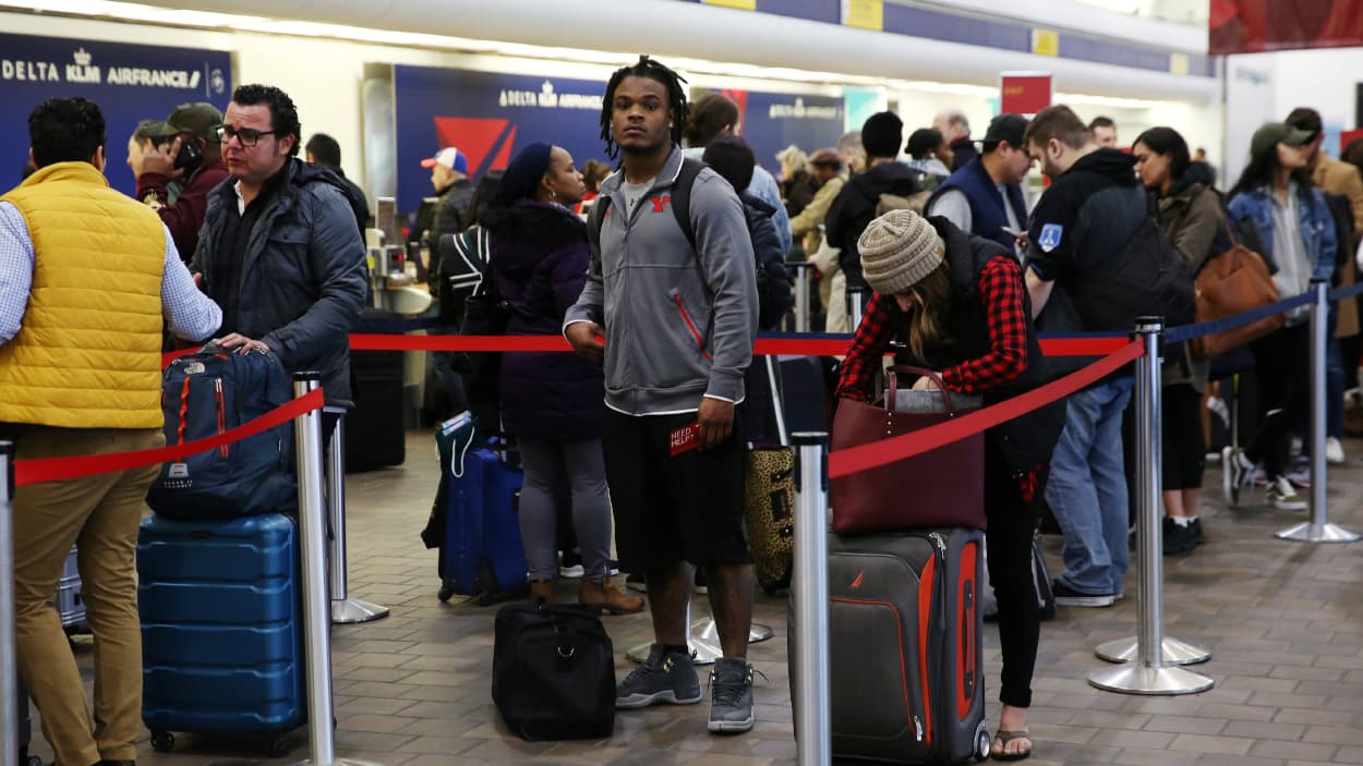 En LaGuardia fueron cancelados 533 vuelos, en JFK 333 vuelos y en Newark/Liberty 327 vuelos, según la página de rastreo de vuelos 
<a href="https://es.flightaware.com/live/cancelled/">FlightAware.com</a>.