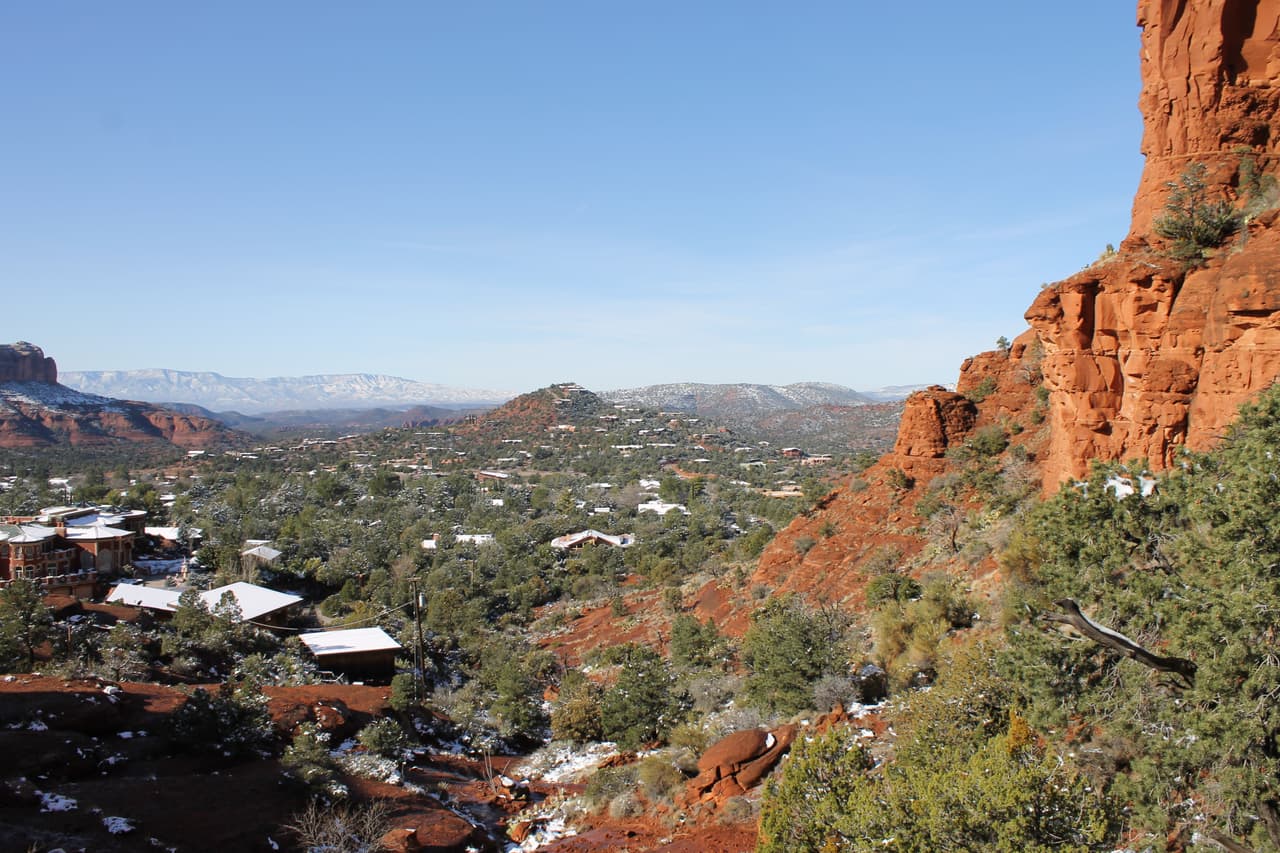 Las motañas con rocas rojas son uno de los atractivos de Sedona.