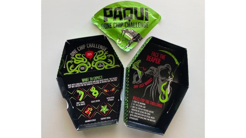 Un paquete de chips de tortilla picantes Paqui One Chip Challenge se ve el jueves 7 de septiembre de 2023 en Boston.