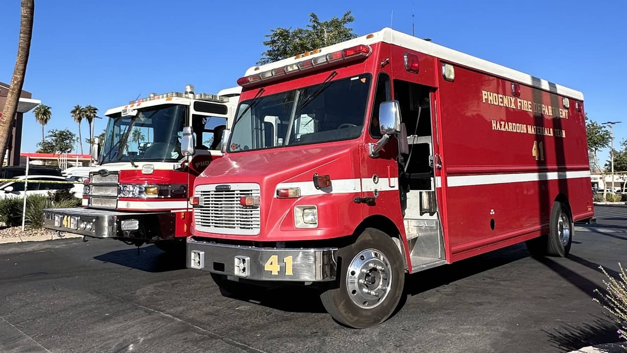 En este momento, el Grupo de Trabajo de Investigación de Incendios de Phoenix se encuentra en el lugar para determinar la causa. No hay bomberos heridos.