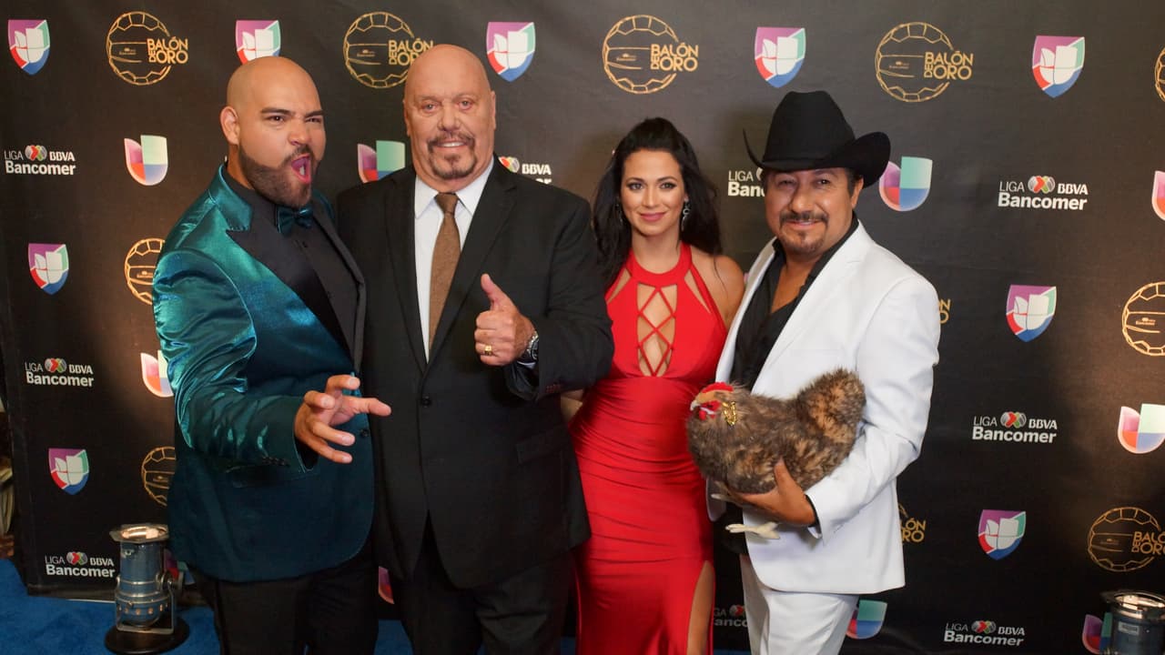 <a href="https://www.facebook.com/RaulElPelon/?fref=ts">Raúl Molinar</a>, 
<a href="https://www.facebook.com/carlamedranoo/?fref=ts&ref=br_tf">Carla Medrano</a> y
<a href="https://www.facebook.com/andresmaldonadoelfeo/?fref=ts"> Andres Maldonado</a> junto con 'El Perro Bermudez de Univision Deportes.