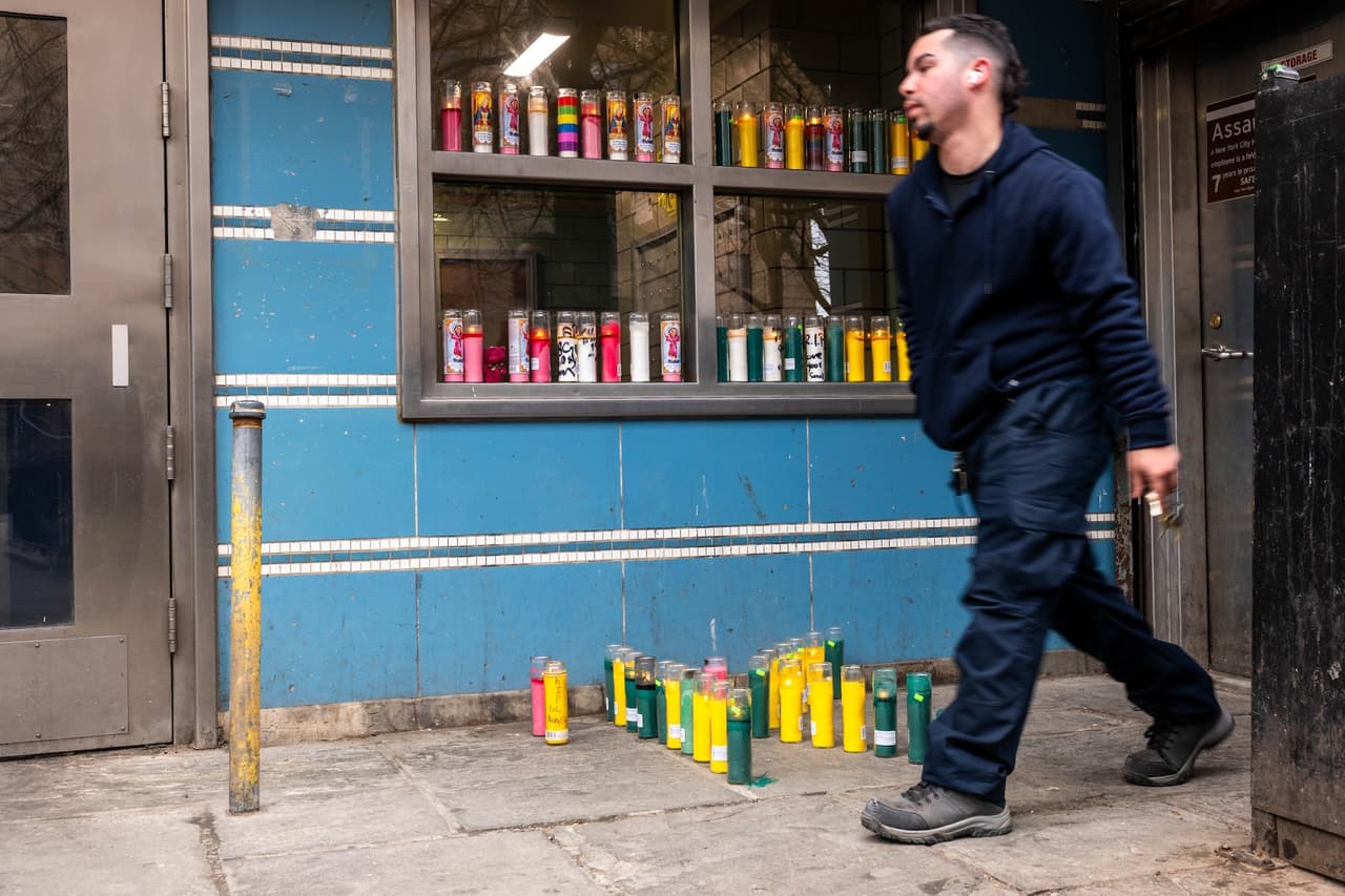 Durante una vigilia comunitaria, el padre de la bebé, Jamari Patterson, expresó en una carta el
<b>profundo amor que sentía por su hija y el dolor irreparable</b> tras su pérdida.