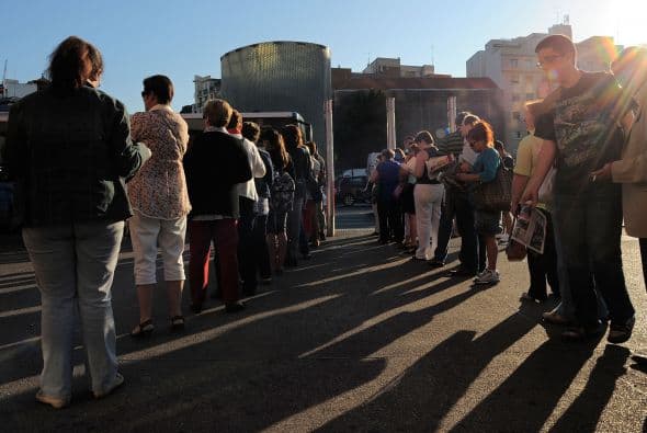 Algunos expertos han estimado que el país podría necesitar entre 50 mil y 150 mil millones de euros (entre $62,380 millones y $187,145 millones) para rescatar los bancos españoles.