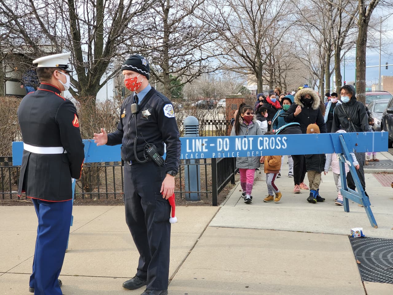 El único requisito para recibir estos regalos es que los niños tienen que estar presentes acompañados de un adulto.
<br>