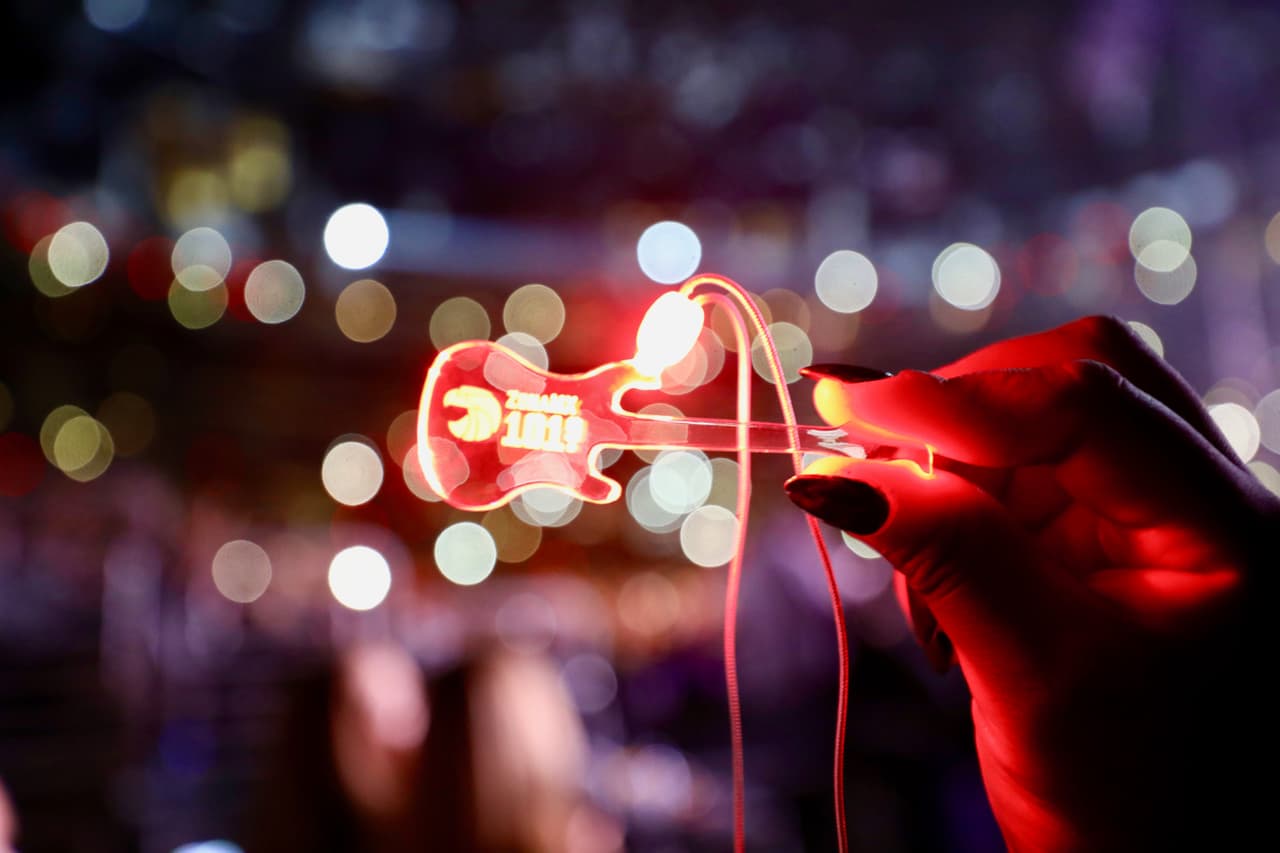 Todos los asistentes estaban con la luz de nuestra estación en Los Ángeles, Zona MX 101.9 FM.