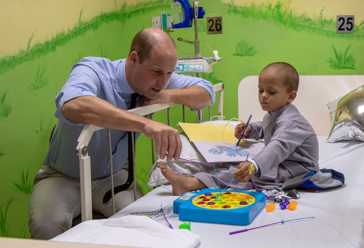 Más tarde, los duques de Cambridge también estuvieron con algunos pacientes del Hospital Memorial Shaukat Khanum.