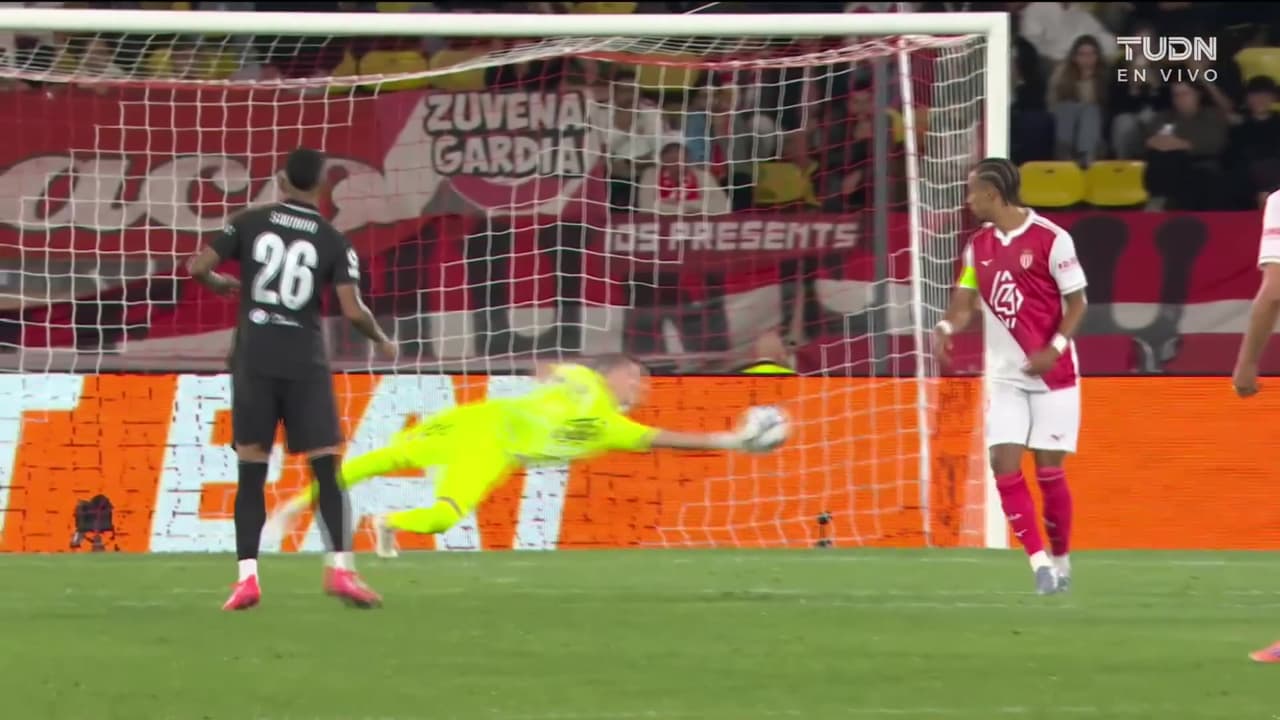 ¡Atajadón de Kohn! Enorme disparo de Haaland que saca el portero suizo