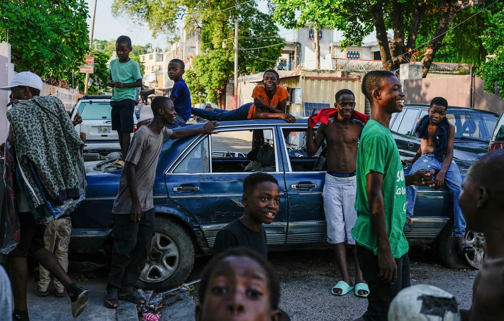 La encrucijada de más de 300,000 haitianos amenazados con perder el TPS y tener que volver a un país en llamas 