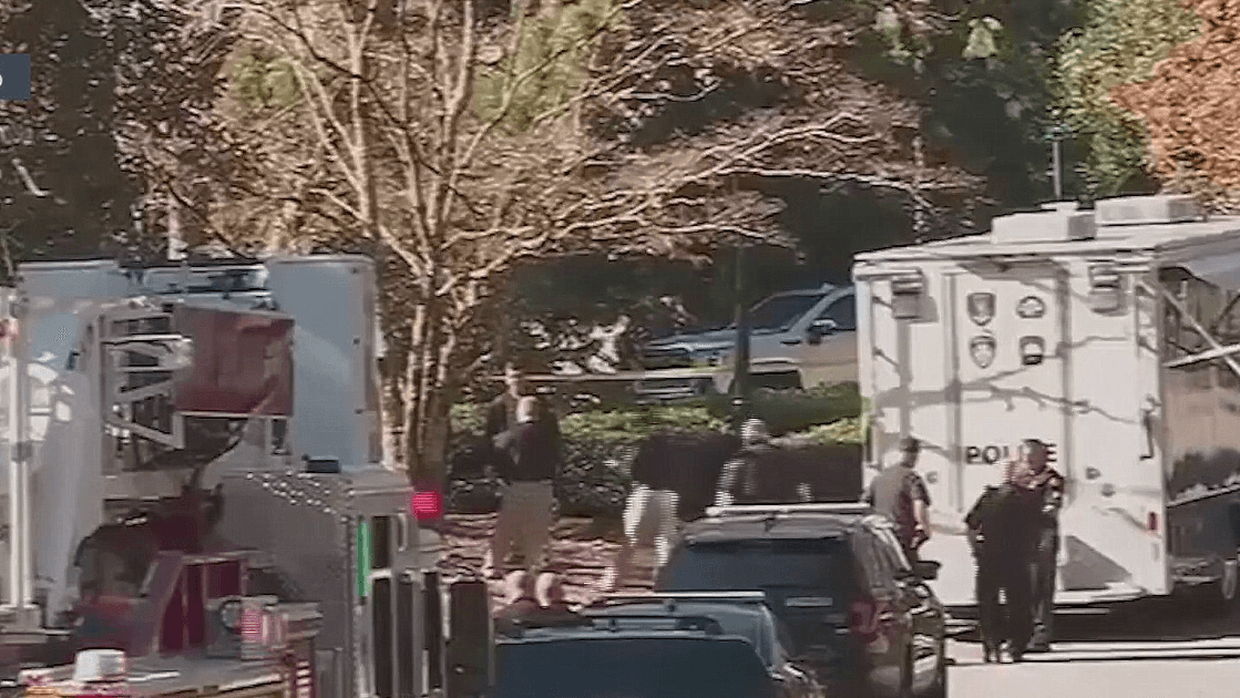 El funeral de Justin y Amber Hicks será este martes a la 1:00 pm. en la iglesia His Hands Church en el 550 Molly Lane en Woodstock.