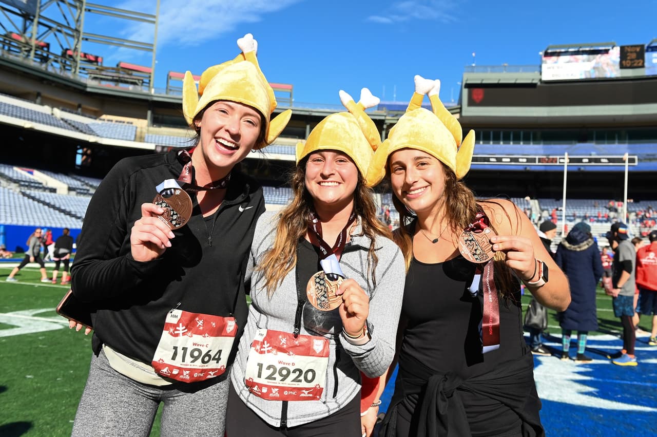 <b><a href="https://www.atlantatrackclub.org/2019-invesco-qqq-thanksgiving-day-half-marathon " target="_blank">Thanksgiving Day Half Marathon, 5K, Mile & Dash (Atlanta / 25 de noviembre)</a></b>: Los corredores y caminantes ganarán su pavo al comenzar su carrera bajo los icónicos anillos olímpicos de Atlanta. Quédese para una celebración posterior a la carrera dentro del Georgia State Stadium.