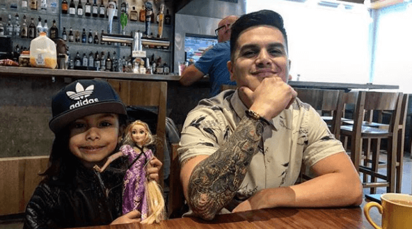 En 2009 decidió lanzarse como cantante de género regional mexicano bajo el sello discográfico Del Records.