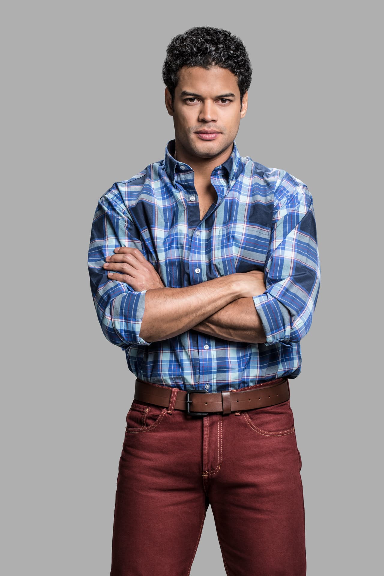 Una persona sensible, artista, es melómano, toca la guitarra y es el alma de las fiestas.