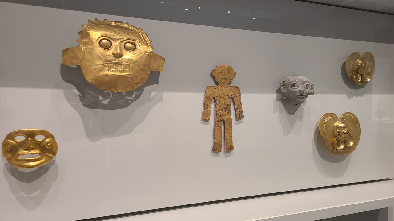 Piezas de oro con conexiones milenarias llegan al LACMA en Los Ángeles