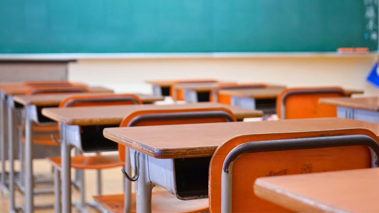 <b>Qué piensan los padres:</b> Aunque estos planes aún no son definitivos, muchos padres están preocupados. Temen que estos cambios afecten la educación de sus hijos, el transporte escolar y la comunidad en general, según se observa en redes sociales y publicaciones informativas del propio distrito.