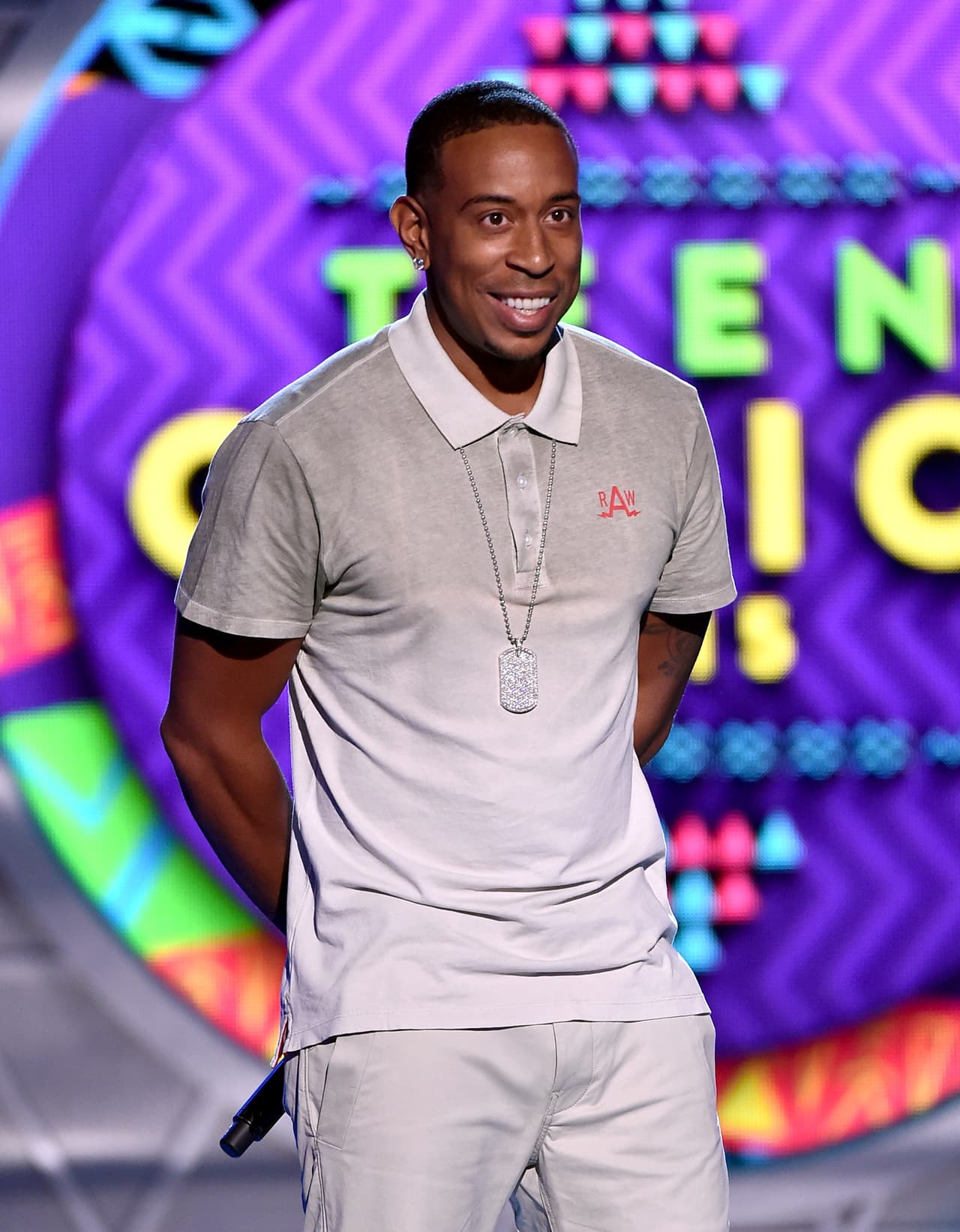 Sobre el escenario también estuvo Ludacris, quien con su carisma animó la apertura de los Teen Choice 2015.