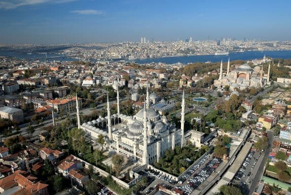 4. Turquía.- Estambul tiene un codiciado horizonte. Los precios de las viviendas en Turquía aumentaron 10.5%. Podrías vivir en un nuevo desarrollo con cerca de 140 metros cuadrados de espacio habitable por sólo 183,000 dólares.