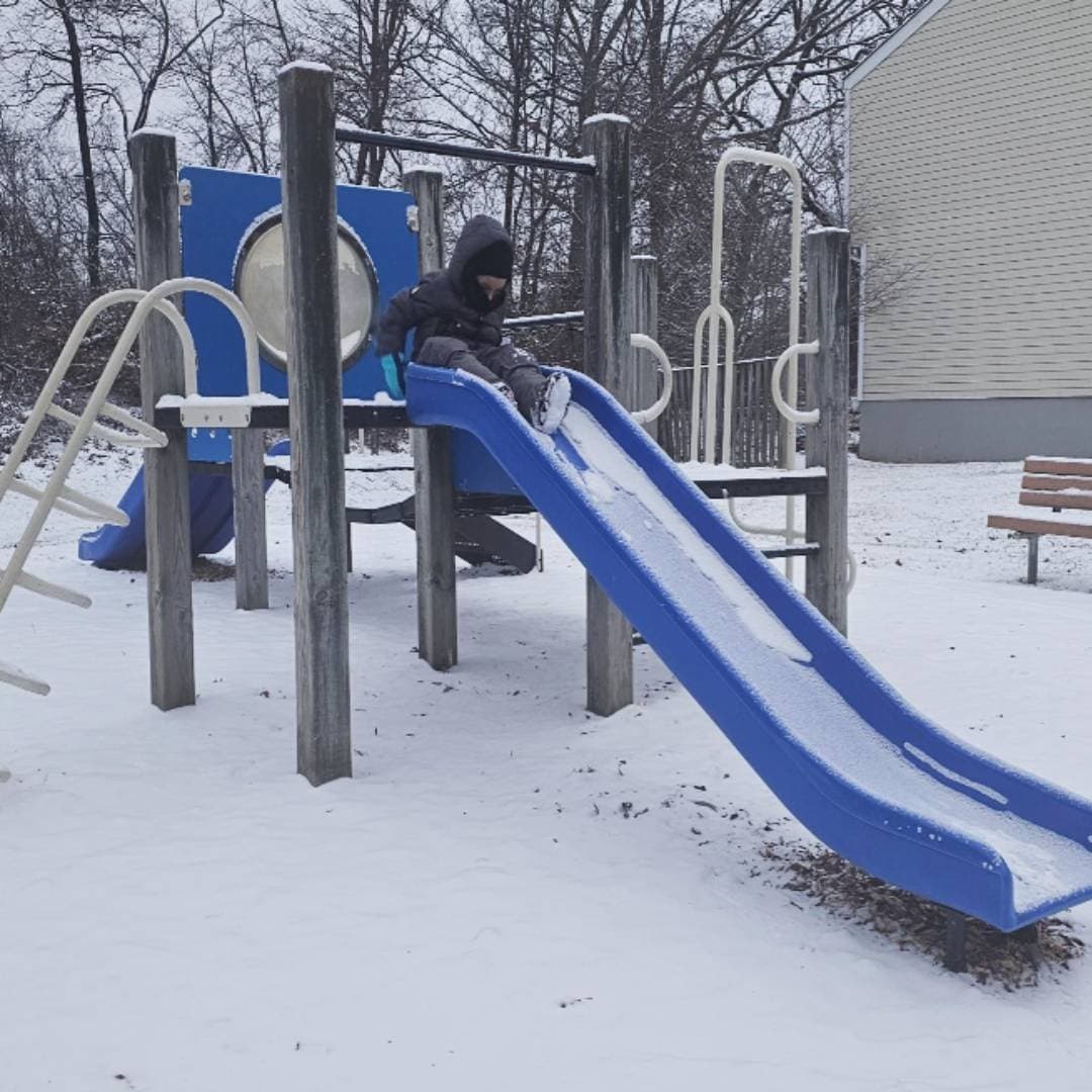 Los más creativos encontraron toboganes por doquier. La imagen nos la envió Gaby.