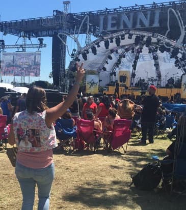 Los asistentes llegaron desde muy temprano para celebrar a su ídolo.