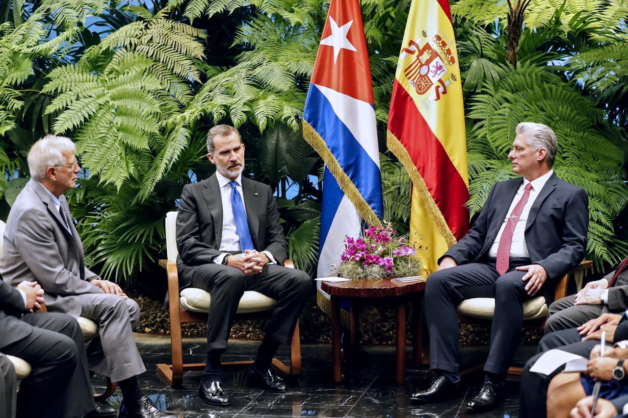 Luego, el gobernante Miguel Díaz-Canel y el rey de España, se reunieron en el Palacio de la Revolución, en La Habana.
<br>