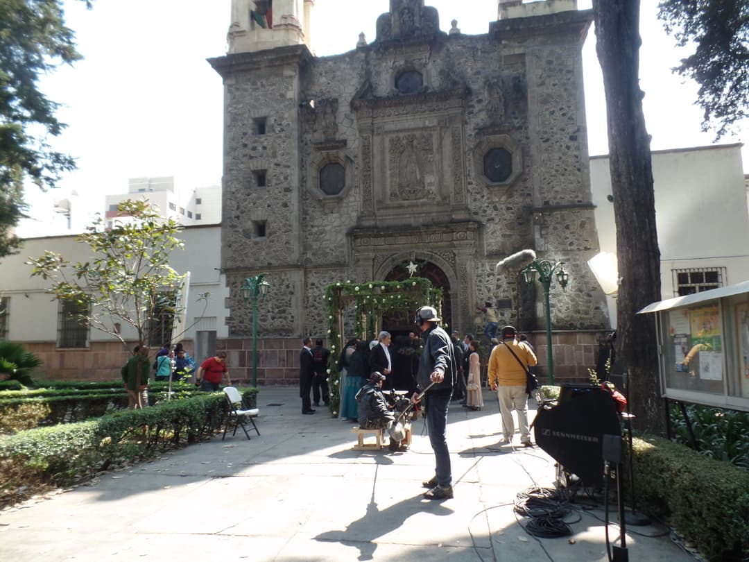 La iglesia en donde se grabó la escena se encuentra al sur de la Ciudad de México.