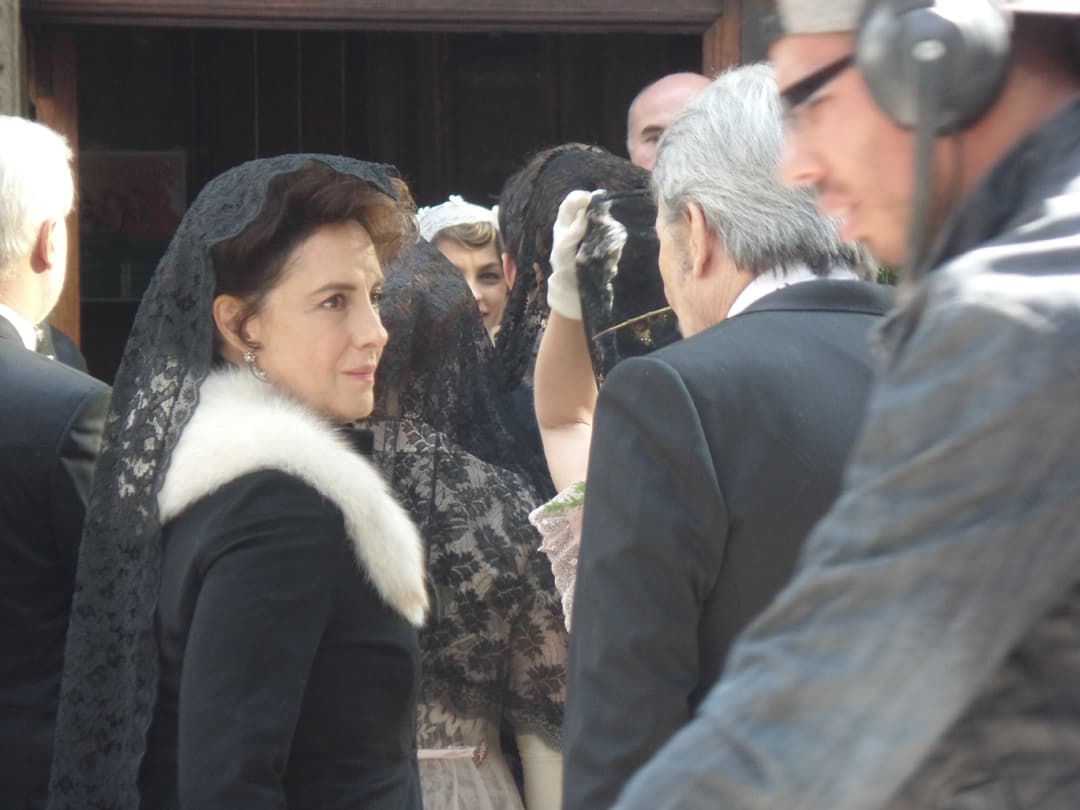 En esa época se usaban los velos en las bodas.