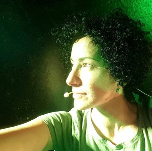 Y es que la actriz fue captada caminando por la terraza del edificio a las 7:00 am, minutos antes de que muriera, según información del noticiero peruano 
<a href="https://www.youtube.com/watch?v=Yeg1MFn9YmI" target="_blank">'24 horas'</a>.