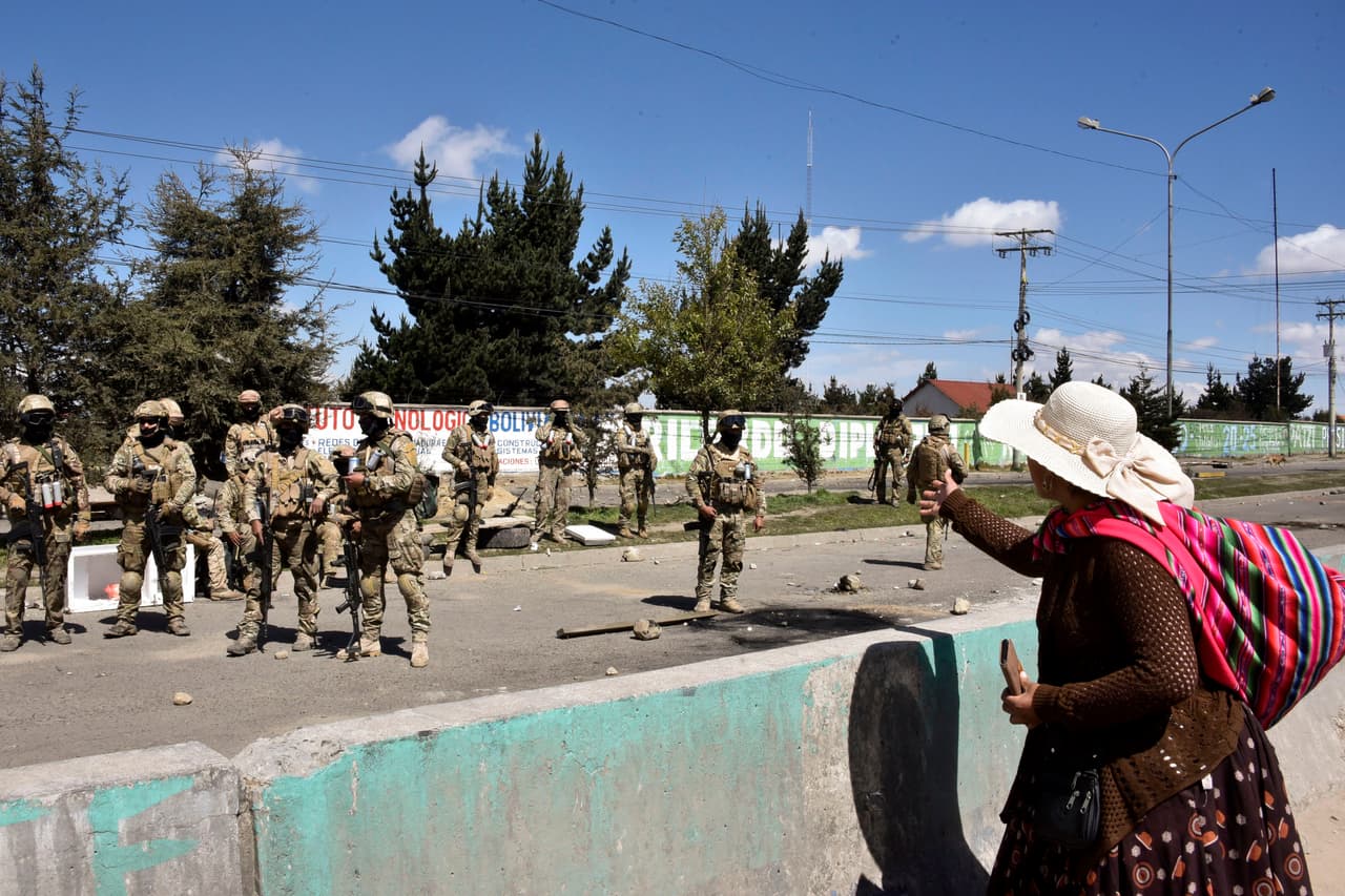 Crisis en Bolivia: un mes de noticias falsas y al menos 15 muertos