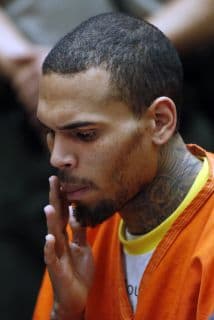 Chris Brown va a apestar en la cárcel. Detalles de su encarcelamiento