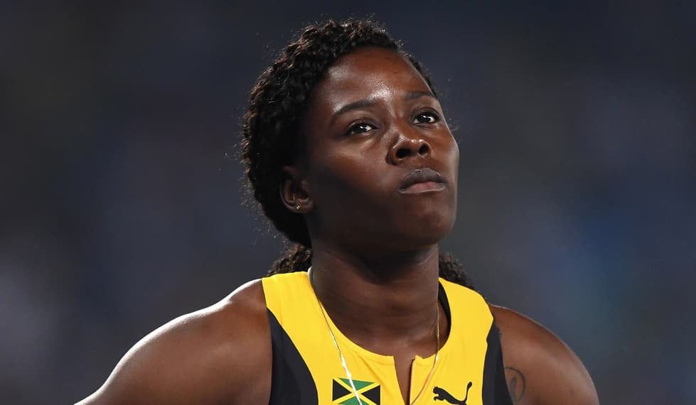 Otra que decidó llevar el pelo en una cola de caballo baja fue la 
<a href="https://www.instagram.com/teamjamaica/">jamaiquina</a> 
<a href="http://www.all-athletics.com/node/171991">Shericka Jackson</a>. Mientras ella dio todo en la pista para lograr alcanzar su sueño de una medalla olímpica, sus rizos lucieron fantásticos.