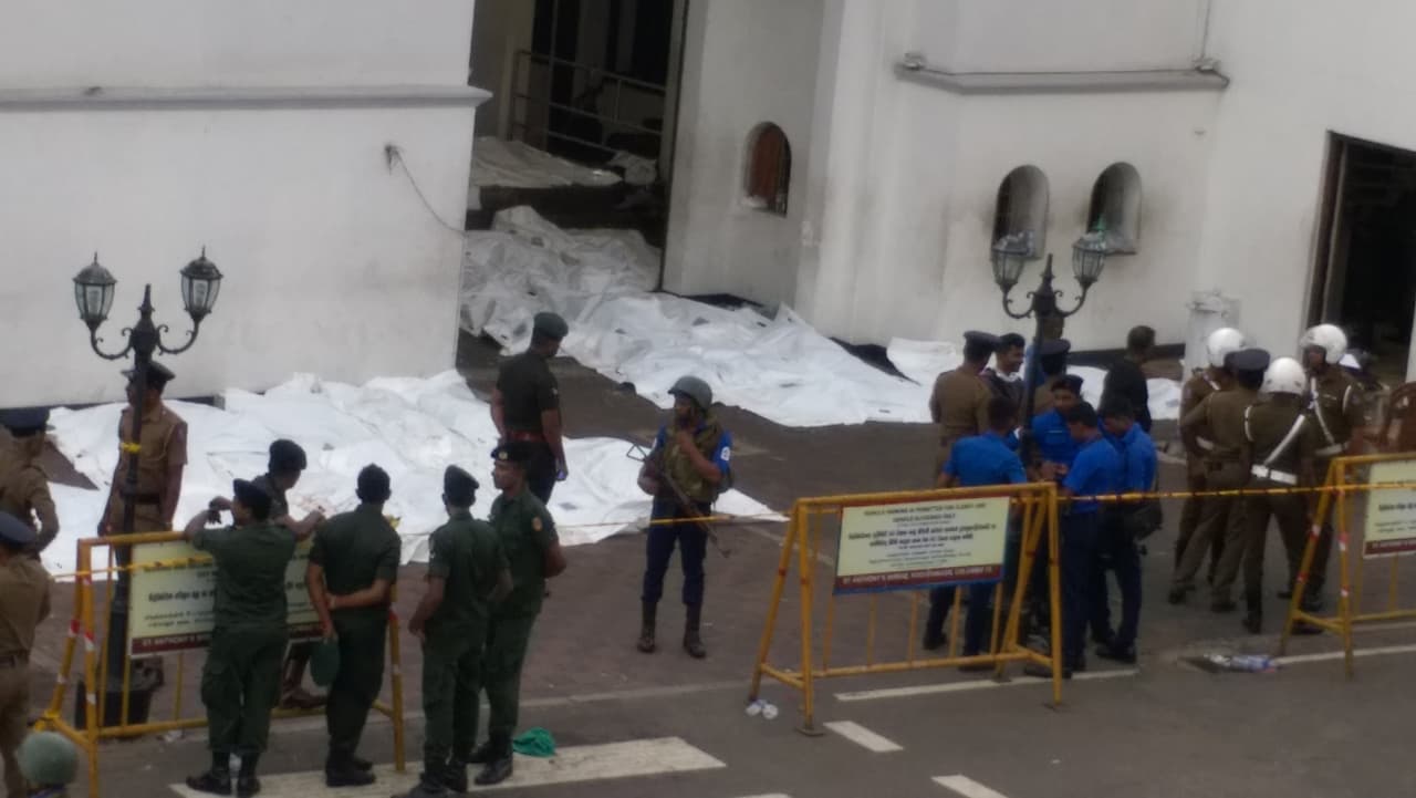 Kamikaze se inmoló en la fila del buffet de un hotel: lo que se sabe de los sangrientos atentados en Sri Lanka
