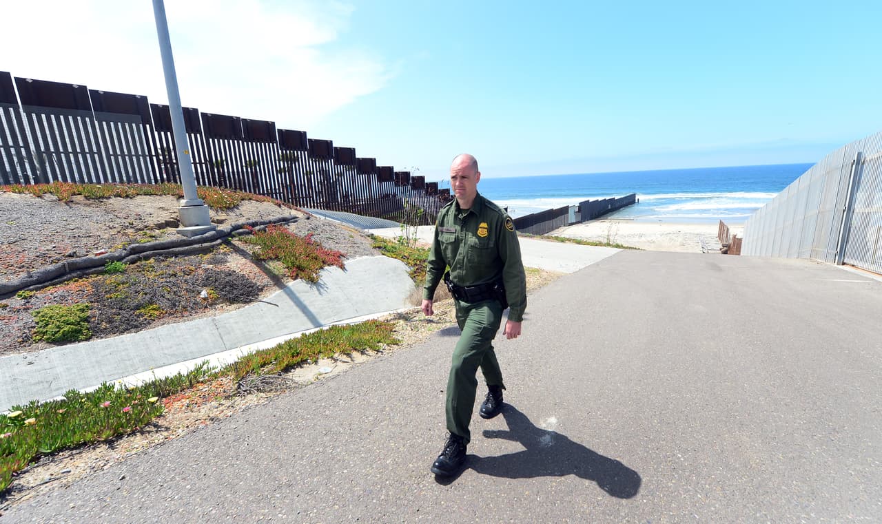 Encuentran cadáveres de dos personas en el mar entre Tijuana y San Diego