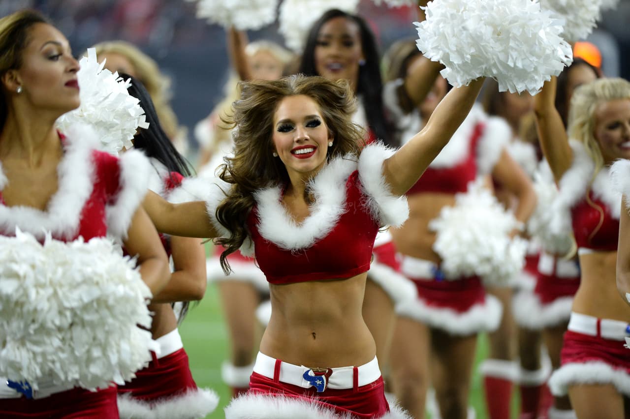 Cada semana nos deleitamos con estos "hermosos regalos de Navidad". Checa las mejores tomas de las cheerleaders en la Semana 14 NFL.