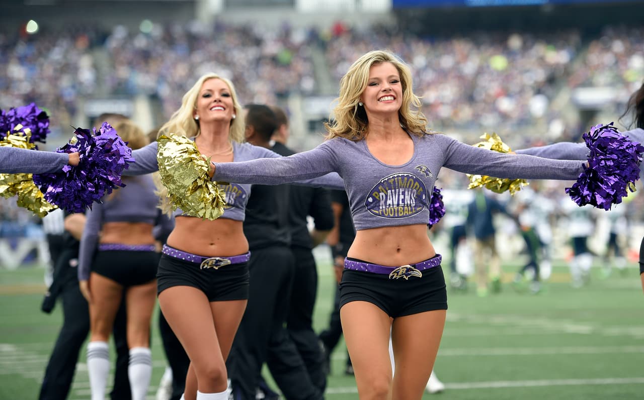 Cada semana nos deleitamos con estos "hermosos regalos de Navidad". Checa las mejores tomas de las cheerleaders en la Semana 14 NFL.