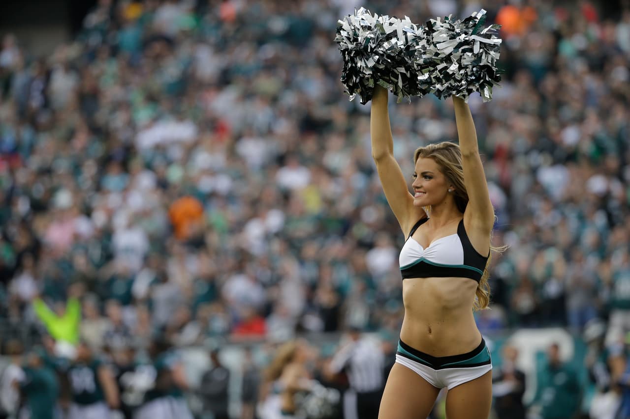 Cada semana nos deleitamos con estos "hermosos regalos de Navidad". Checa las mejores tomas de las cheerleaders en la Semana 14 NFL.