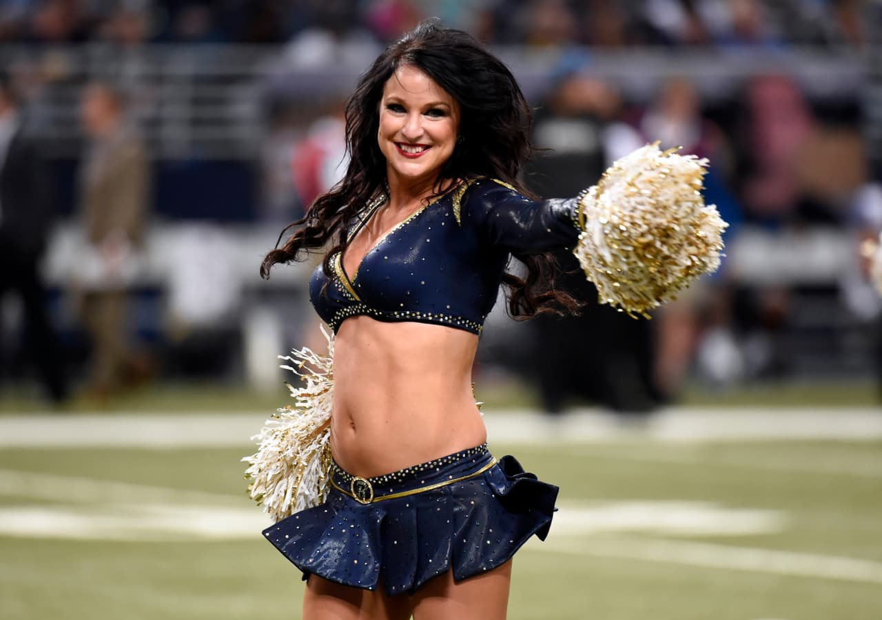 Cada semana nos deleitamos con estos "hermosos regalos de Navidad". Checa las mejores tomas de las cheerleaders en la Semana 14 NFL.