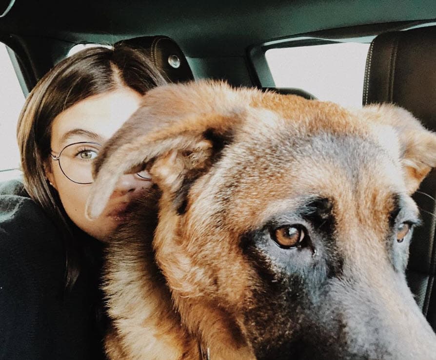 Pero no los acabó cómo ella hubiera querido. La 
<b><a href="https://www.univision.com/noticias/salud/mapa-actualizado-del-coronavirus-cifras-de-casos-confirmados-y-fallecidos" target="_blank">pandemia del coronavirus</a></b>, el llamado a quedarse en casa y la suspensión de actividades escolares le impidió concluir totalmente el ciclo escolar y graduarse celebrando, como es costumbre.