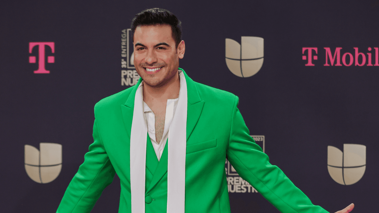 <h2 class="cms-H2-H2">Carlos Rivera</h2>
<br>
<br>El cantante ya sabe a quién le va a dedicar sus próximas canciones. Mediante una foto en redes sociales, anunció que será papá por primera vez, será un niño y se va a llamar León, aunque no dio detalles de cuándo nacerá.
<br>