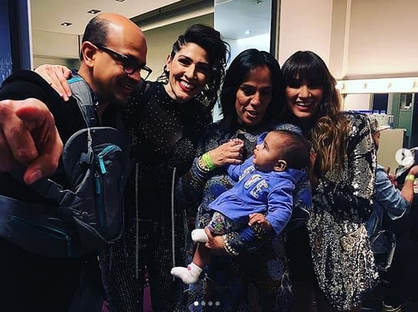 Luego, comenzó a sentirse "mareada y vomitando, y haciendo mis cuentas, recordé que tenía un leve retraso. Cuando se lo dije a Xavier (su esposo), me dijo: 
<b>'¡Estás embarazada!'</b>".
<br>