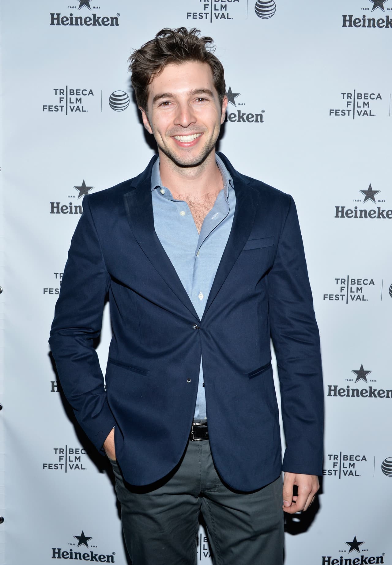 Conoce más de Roberto con estas imágenes.