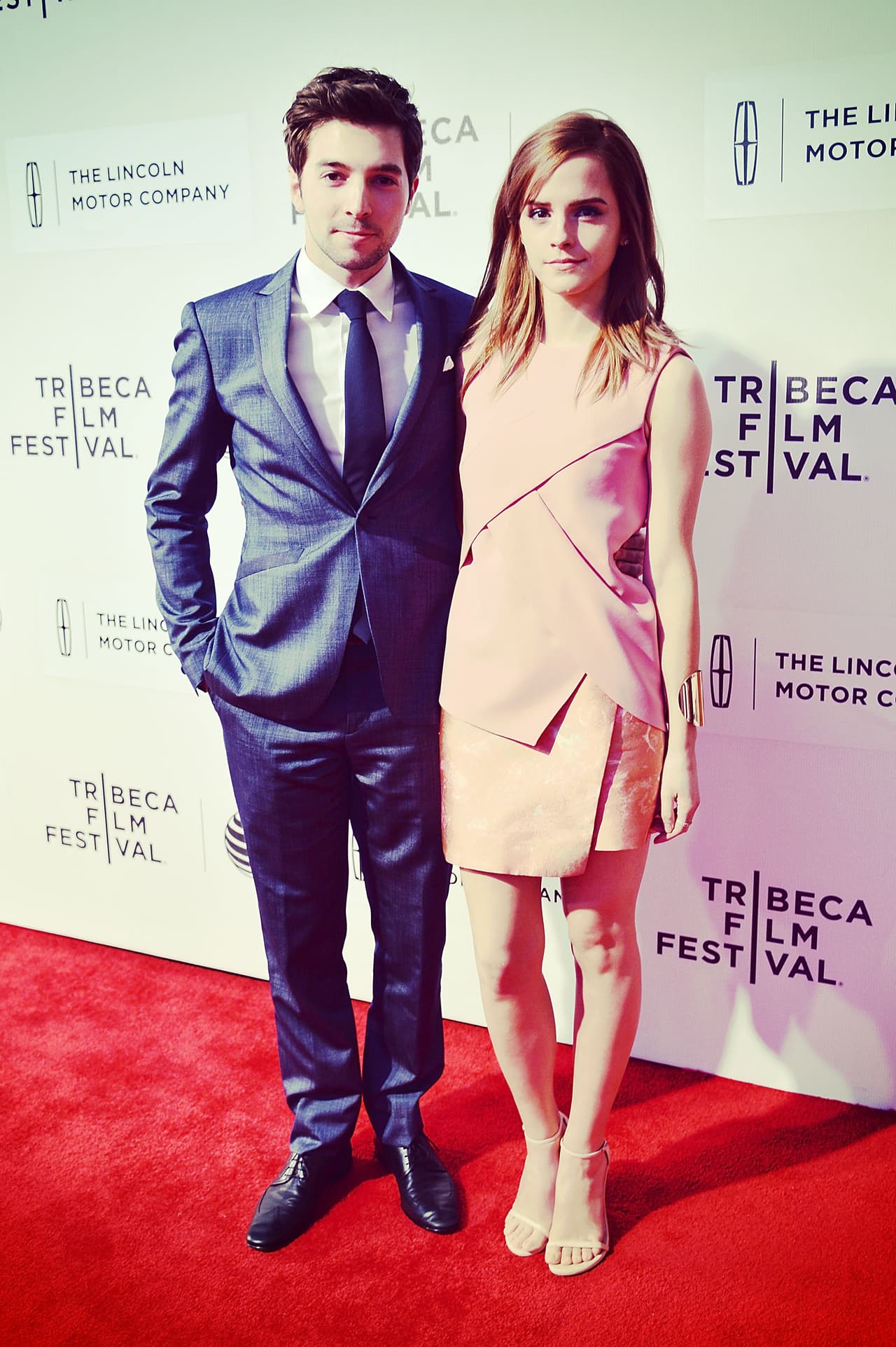 Ya había posado con Emma en una alfombra roja el año pasado.