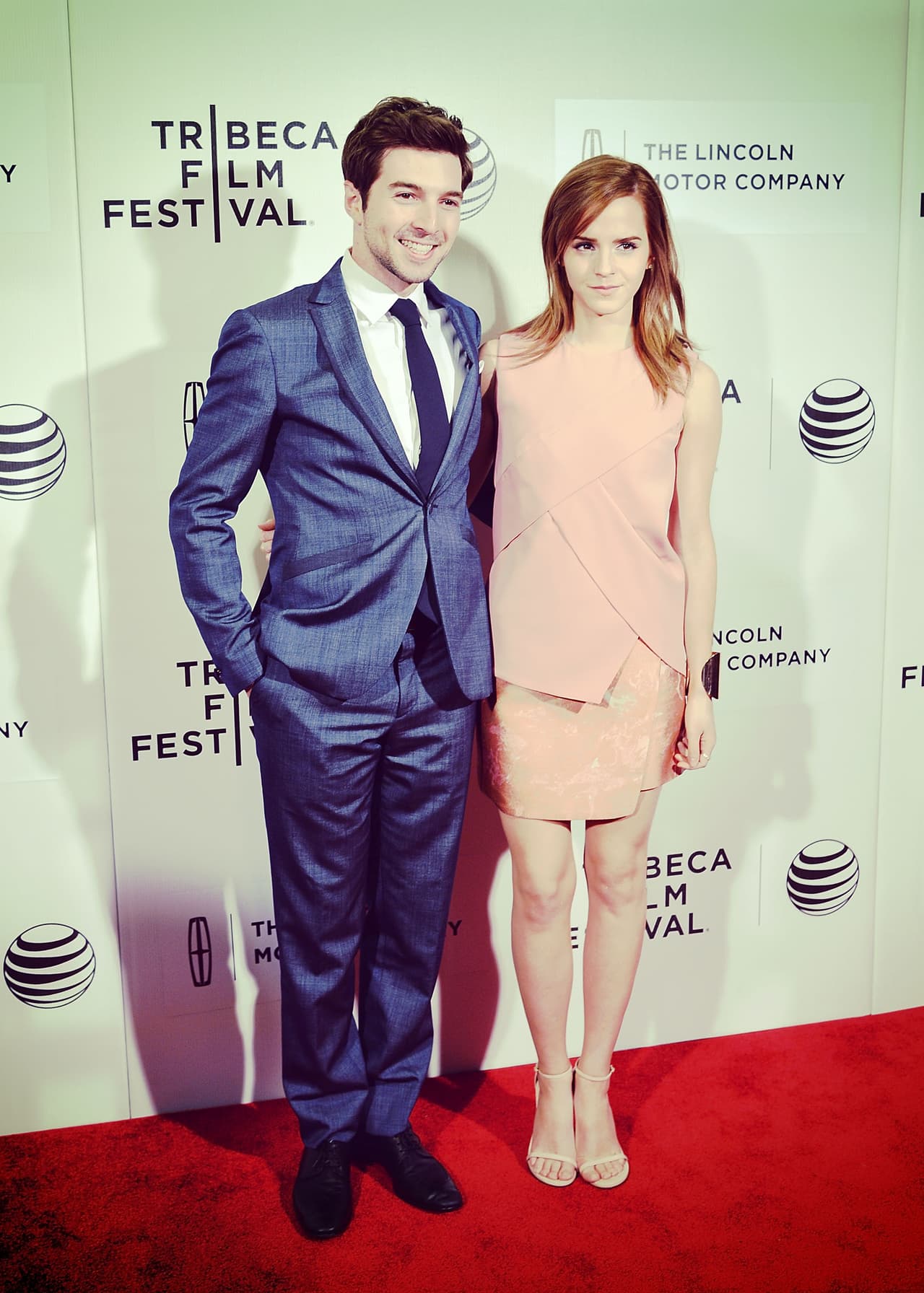 Hace unos días se le vio paseando con un "chico misterioso".