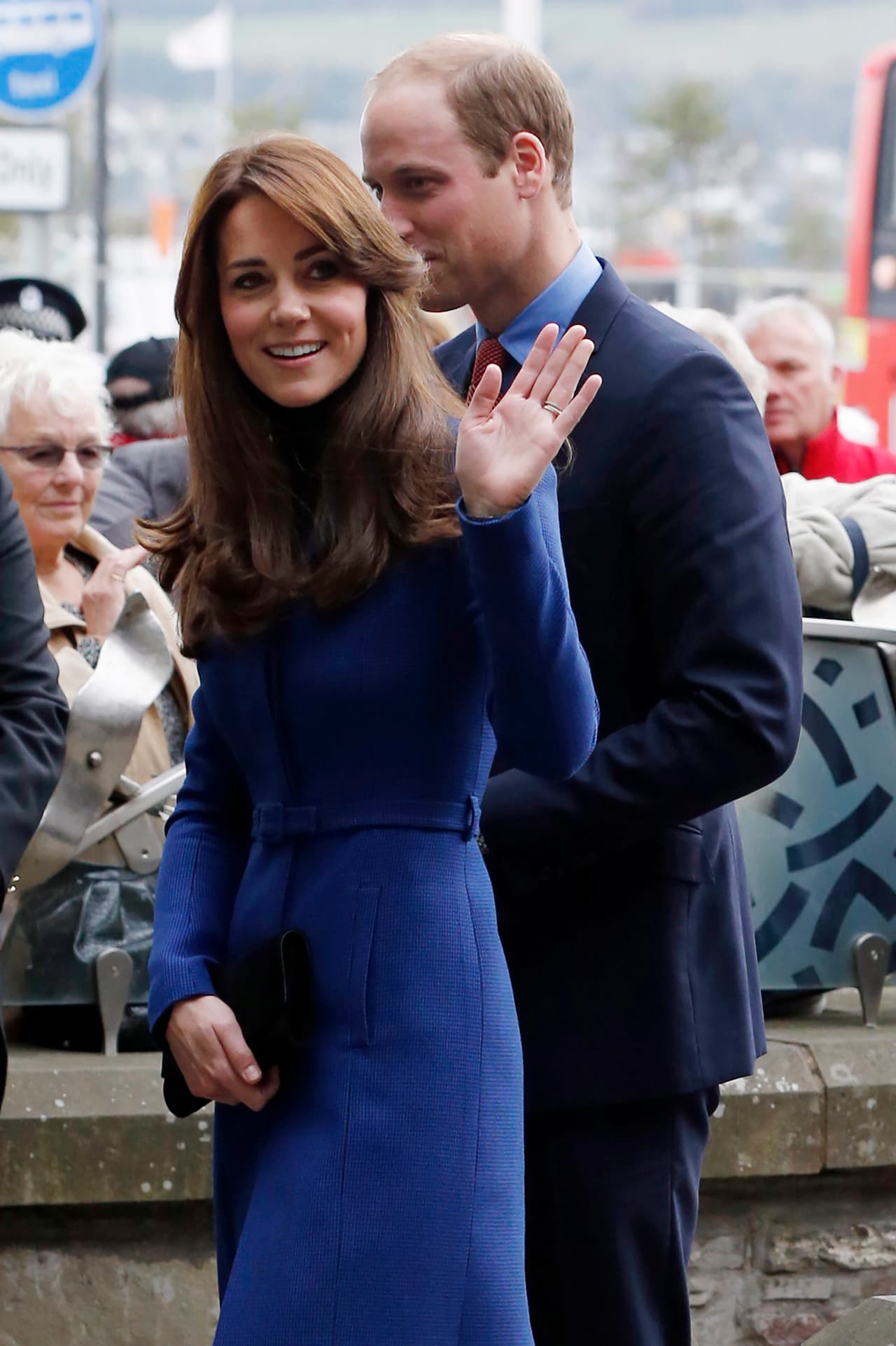 Como ves, se la pasó saludando y sonriente.